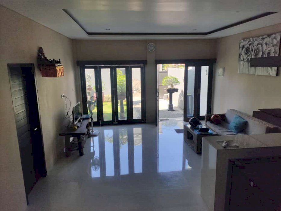 Dijual Rumah Cantik lantai 2 jl Batur sari Sanur dilingkungan perumahan
