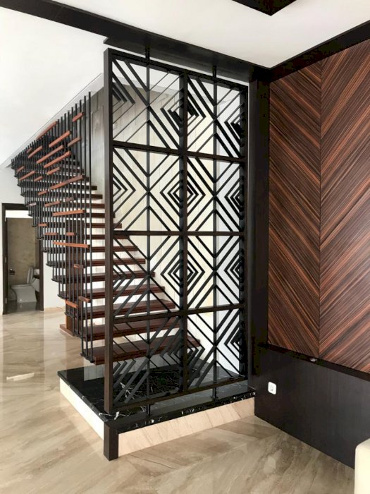 459_Disewakan Rumah Mewah LT 450m LB 700m di Esplanade Citraland Srby