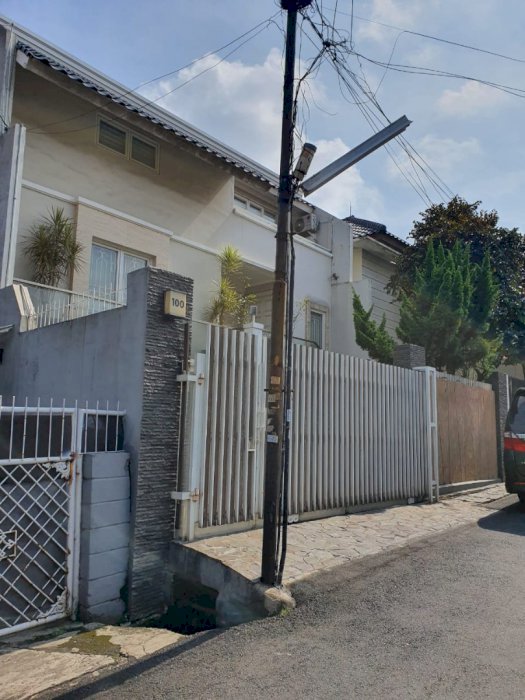 Rumah  lt 230 m2 di permata hijau , jakarta selatan murah