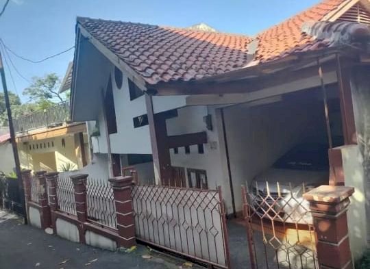 Dijual Murah & Cepat  Rumah& Tanah Luas Rasa Villa di Jagakarsa Jaksel