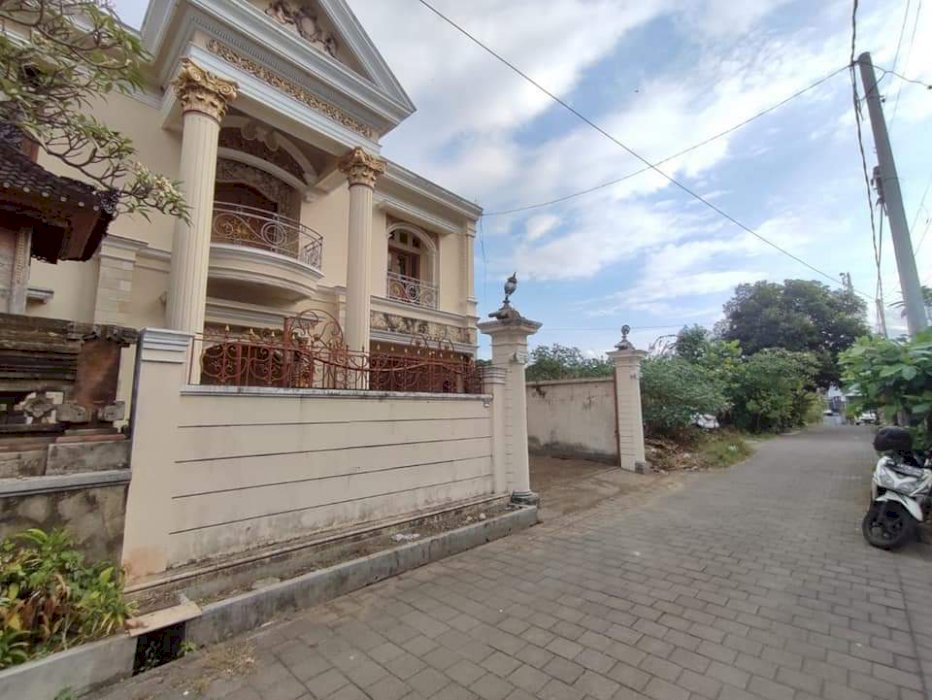 RUMAH MEWAH NOJA KESIMAN DENPASAR TIMUR