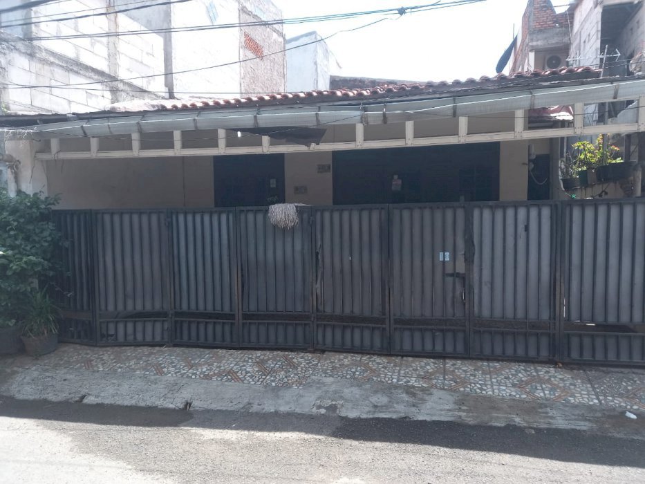 Dijual CEPAT Rumah di Lokasi Strategis BEBAS BANJIR harga 1,2 M (nego)