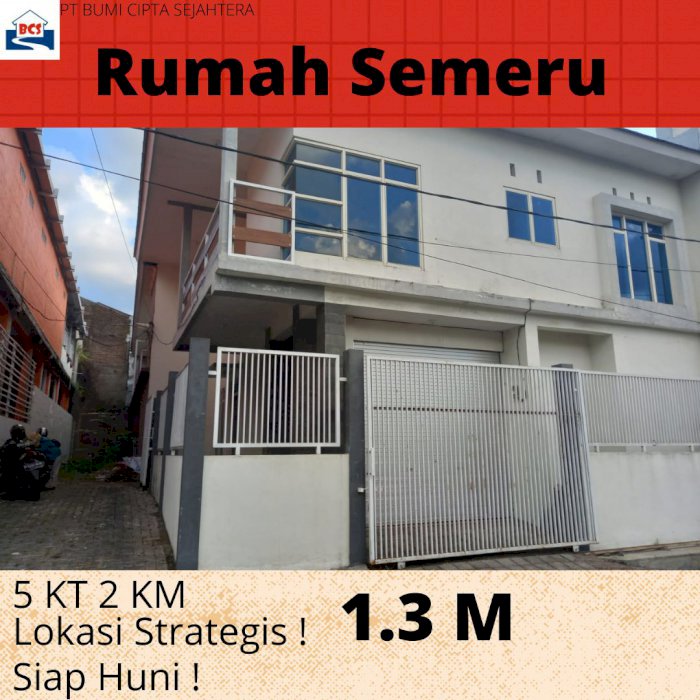 Rumah Mewah Strategis Dekat Kampus