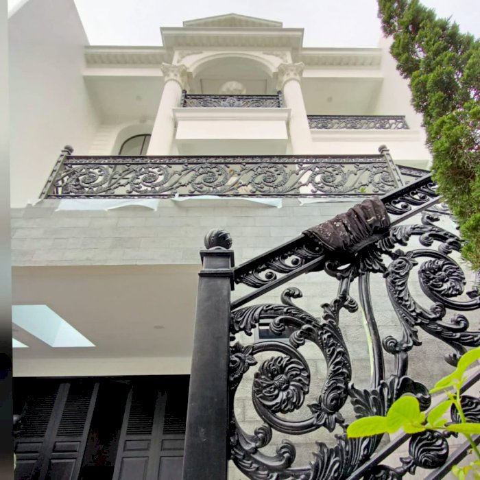 Rumah 3 lantai Baru desai modern dekat Tol da LRT di Jagakarsa Jakarta Selatan