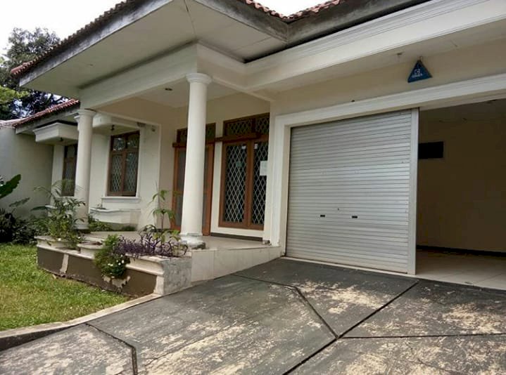 Dijual rumah tanah luas, Shm di Kemang selatan
