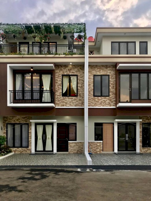 Rumah Rooptop Garden Strategis Bebas Banjir Perbatasan Jakarta Timur