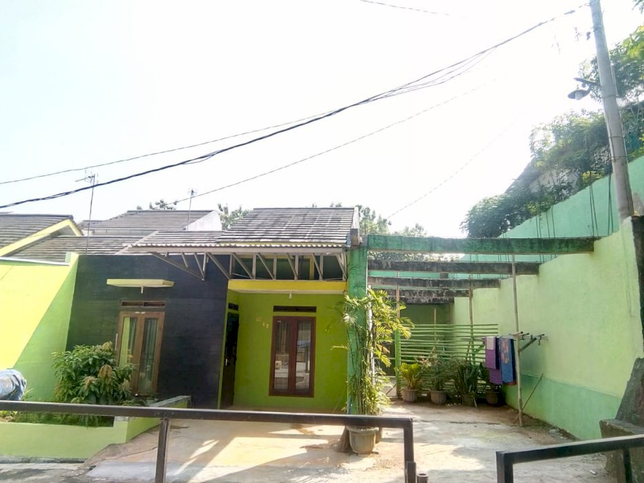 Jual cepat rumah lokasi strategis 200 M jalan raya Transyogi KM 7