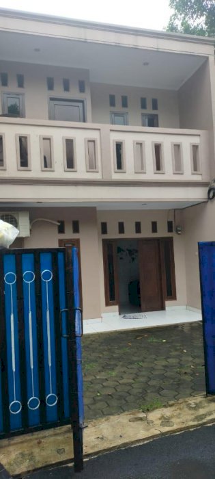 Rumah 2 Lantai Kondisi Terawat Siap Huni Di Condet