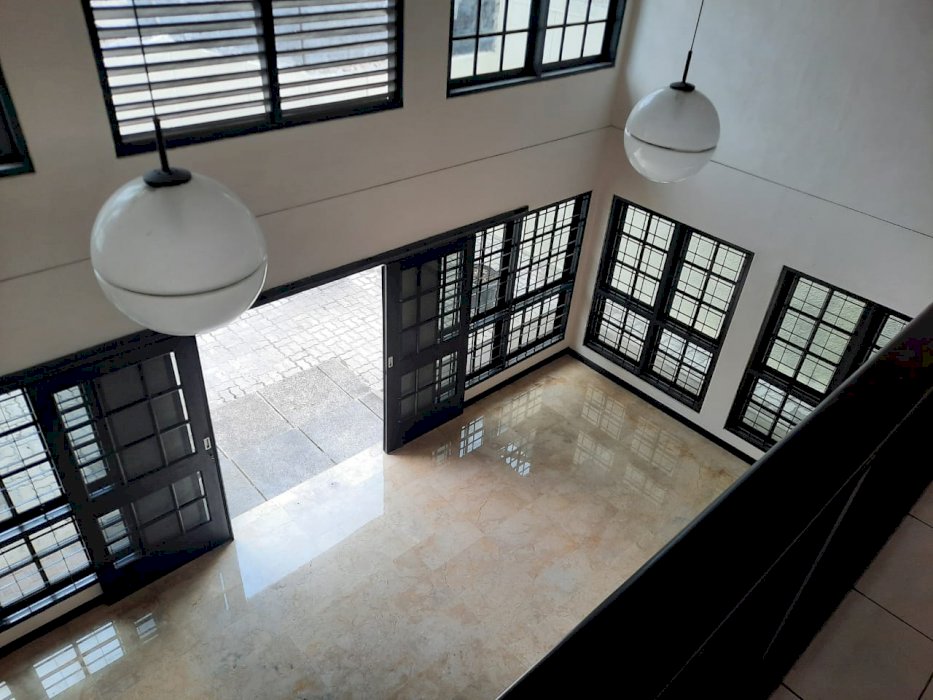 Rumah lama Renovasi, Jl Bendi Strategis Siap Huni