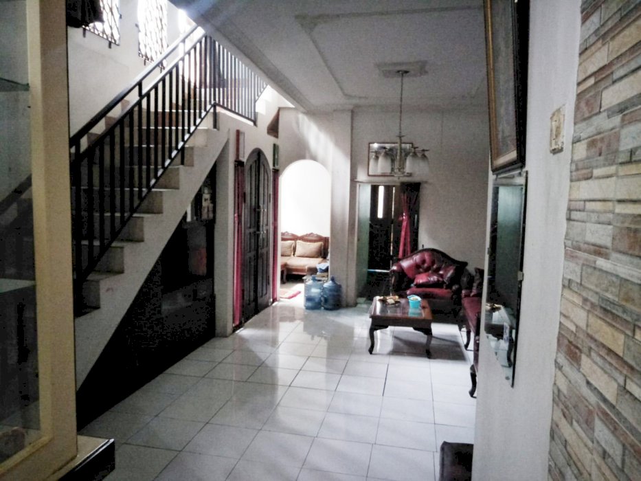 Dijual Ruko Bagus Sangat Strategis di Caringin