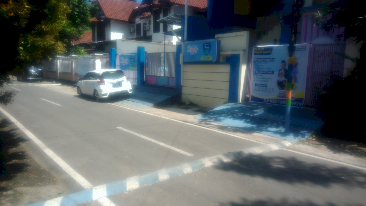 Rumah Tua terawat 2 Lantai  Dilingkungan Elit  Panakukang