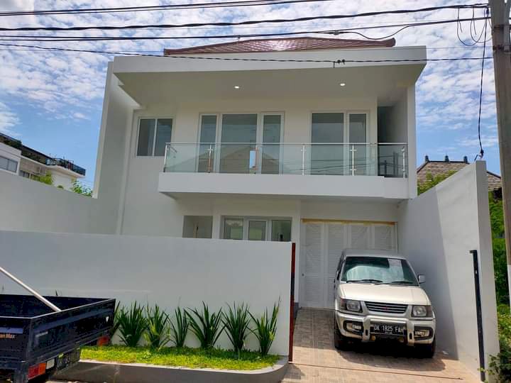 Dijual rumah baru lantai 2 dikawasan elite renon denpasar