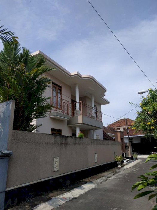 Dijual rumah second lantai 2 dikawasan jl kerta petasikan denpasar bali