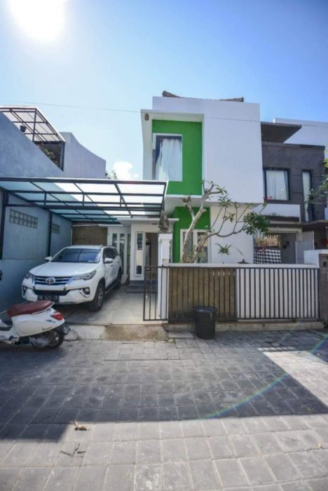 Dijual rumah lantai 2 yang berlokasi dijalan tukad badung denpasar