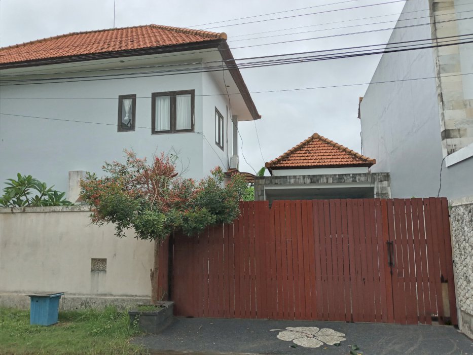 Dijual - Rumah 2 lantai depan GWK Bali