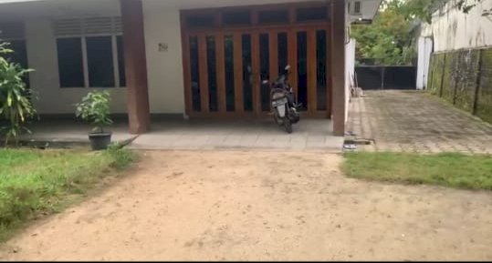 Jual Murah Rumah Luas Tanah (kurang Lebih) 1.100m2