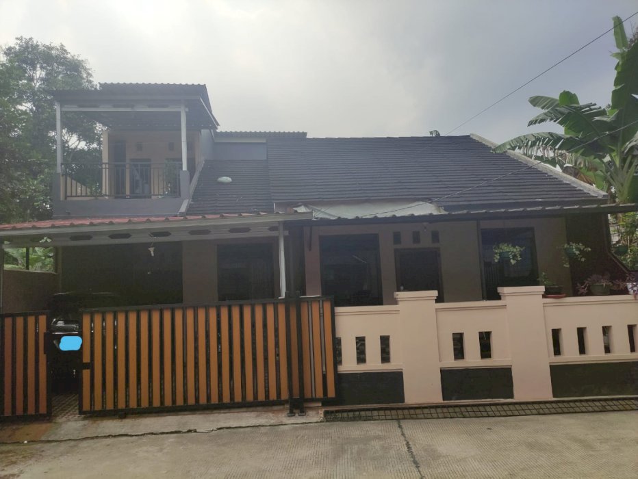 Dijual rumah tingkat  2 lantai