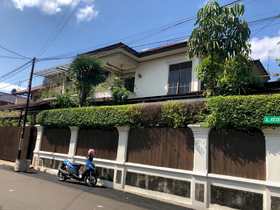 TURUN HARGA !! Jual Cepat Rumah 2 Lantai di Taman Kedoya Baru,Jakarta Barat