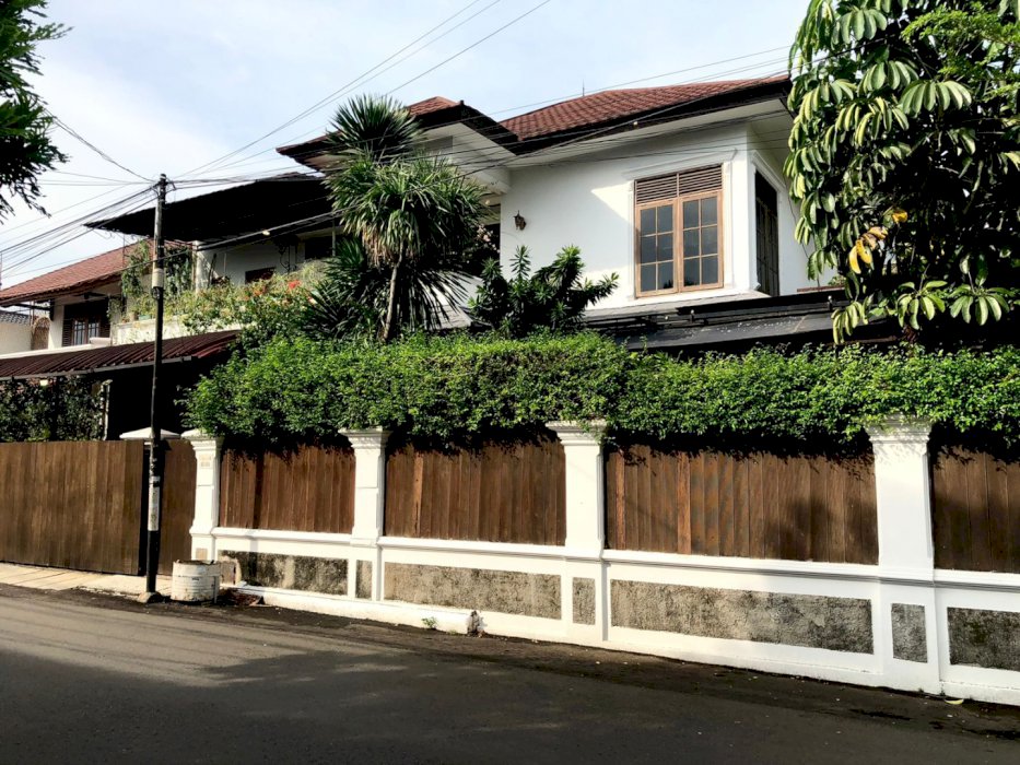 TURUN HARGA !! Jual Cepat Rumah 2 Lantai di Taman Kedoya Baru,Jakarta Barat