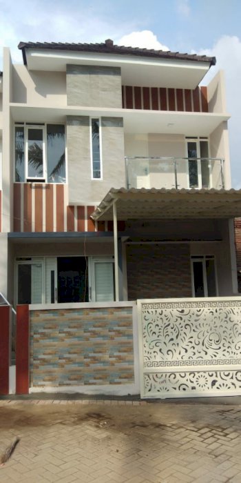 Istimewa Rumah Villa 2 Lantai Dekat Jatimpark 3 di Junrejo Wisata Batu