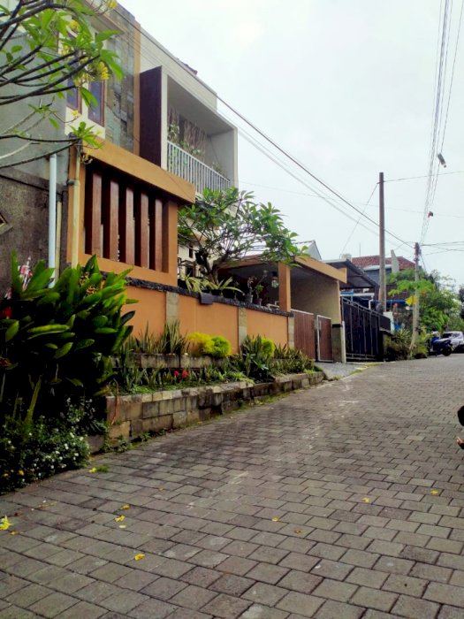 Dijual rumah lantai 2 dikawasan villa di kayu tulang Canggu badung