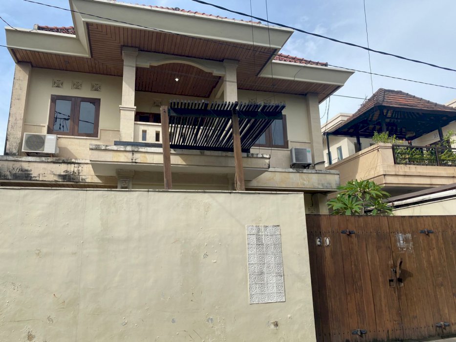 Dijual rumah lantai 2 dikawasan jl jayagiri renon denpasar