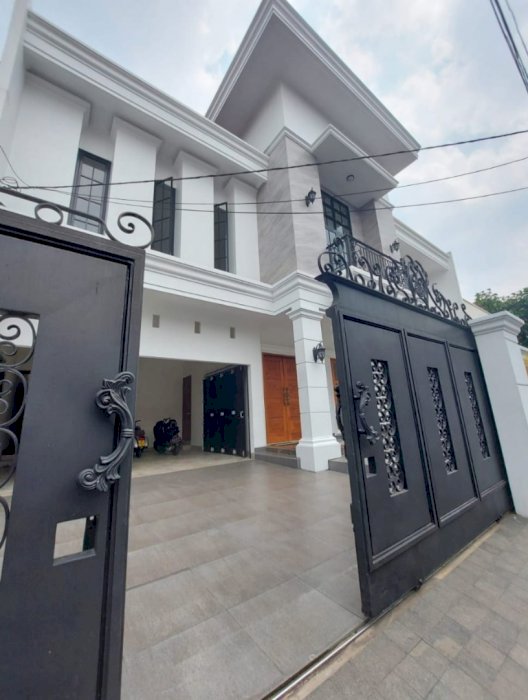 Rumah mewah dekat PI dan Gandaria di Kebayoran lama Jakara Selatan