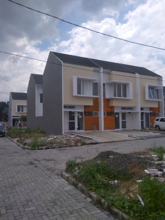 Rumah minimalis dalam cluster eksklusif di jatisari