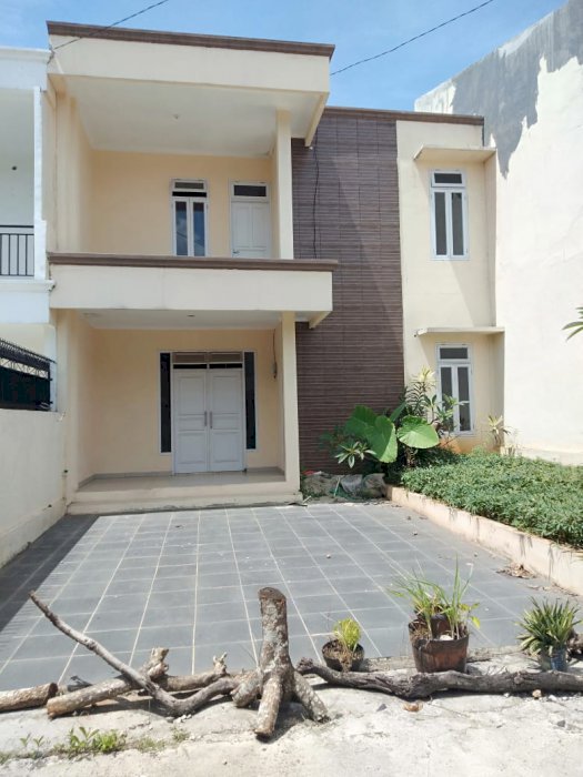 Rumah 2 lantai jual murah