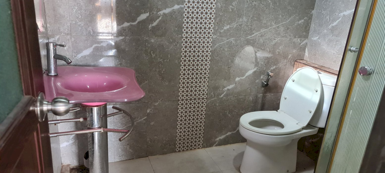 Dijual rumah dengan bebas banjir konsep semi hotel