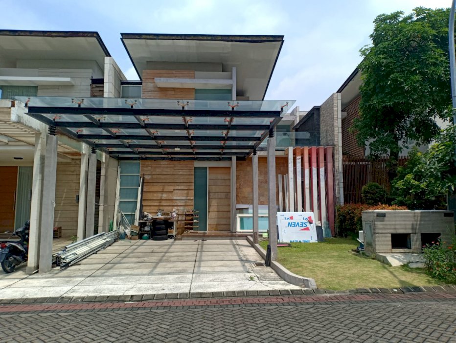 Dijual Rumah The Mansion Pakuwon Indah