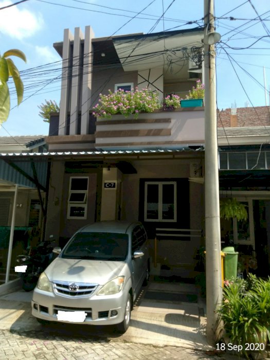 Di Jual rumah tinggal 2 lantai siap huni, sudah renovasi, semi furnish