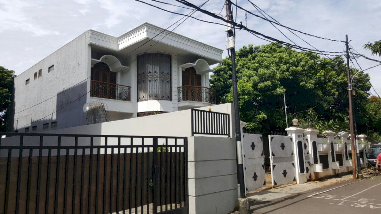 DIJUAL RUMAH SEMI-LUX - Warung Buncit,Jakarta Selatan