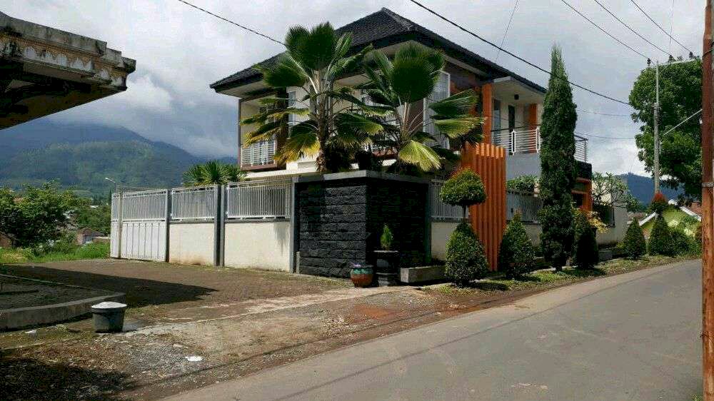 [Ready Stock] Rumah Villa Mewah di Jantung Kota Batu Full Furnish