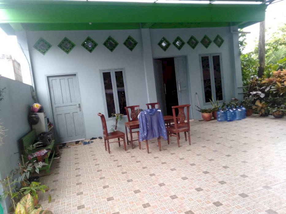 RUMAH PINGGIR JALAN DIJUAL CEPAT
