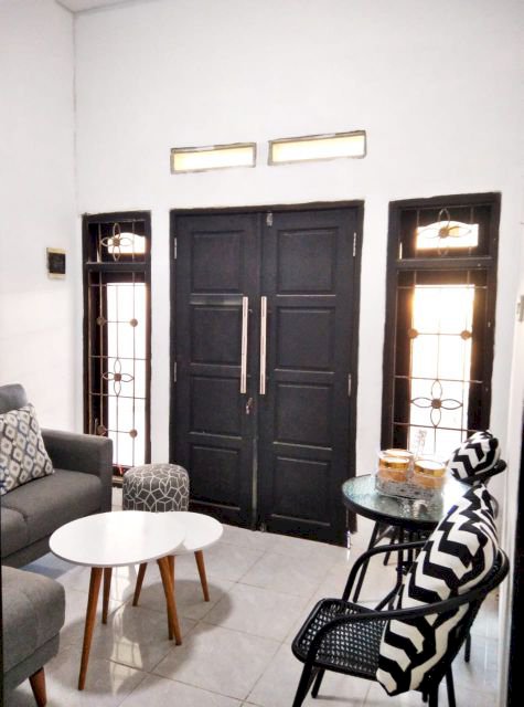 Rumah siap huni terawat, luas bonus perabot. Harga termurah