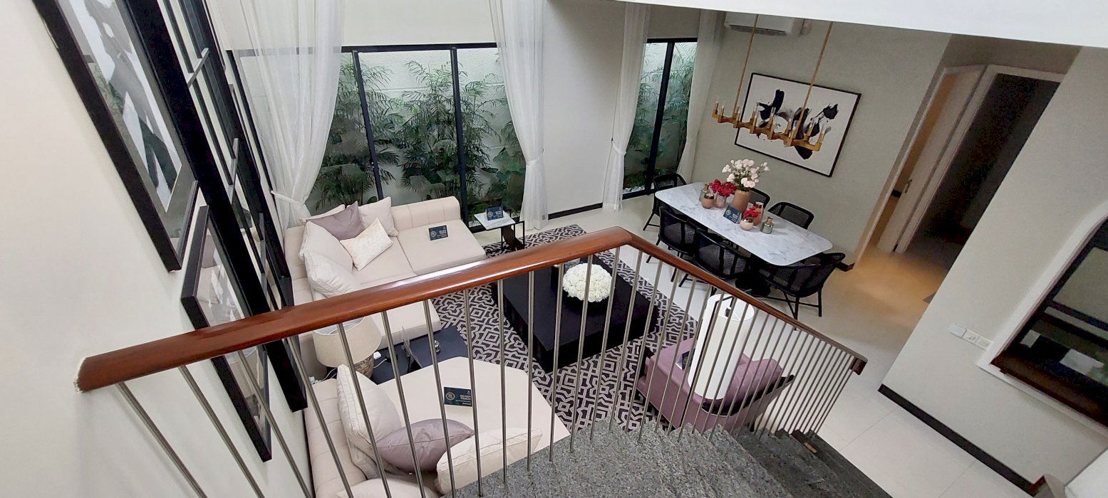 Rumah mewah 2 lantai lawasan elite harga 1M an