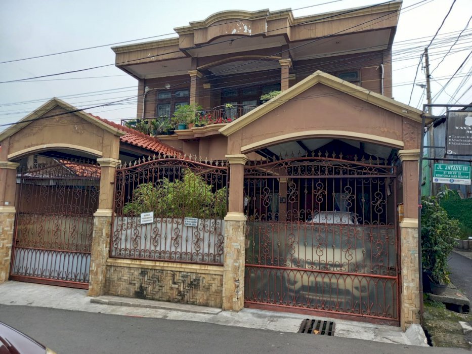 Rumah di Kebayoran Lama 2 Lantai