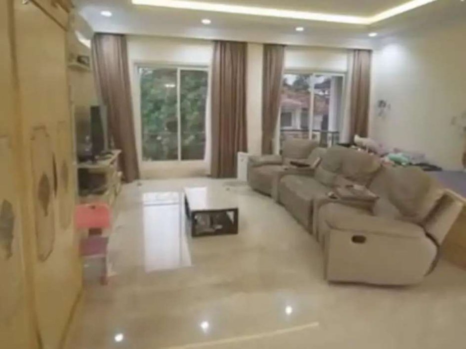 Dijual Rumah Mewah Baverly Golf with Swimming Pool