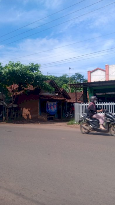 Rumah plus usaha di pinggir jalan raya