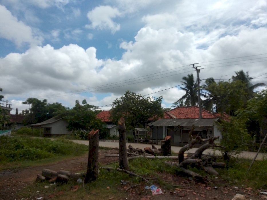 Tanah kosong, pinggir jalan strategis