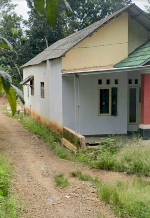 Rumah pinggir jalan raya strategis