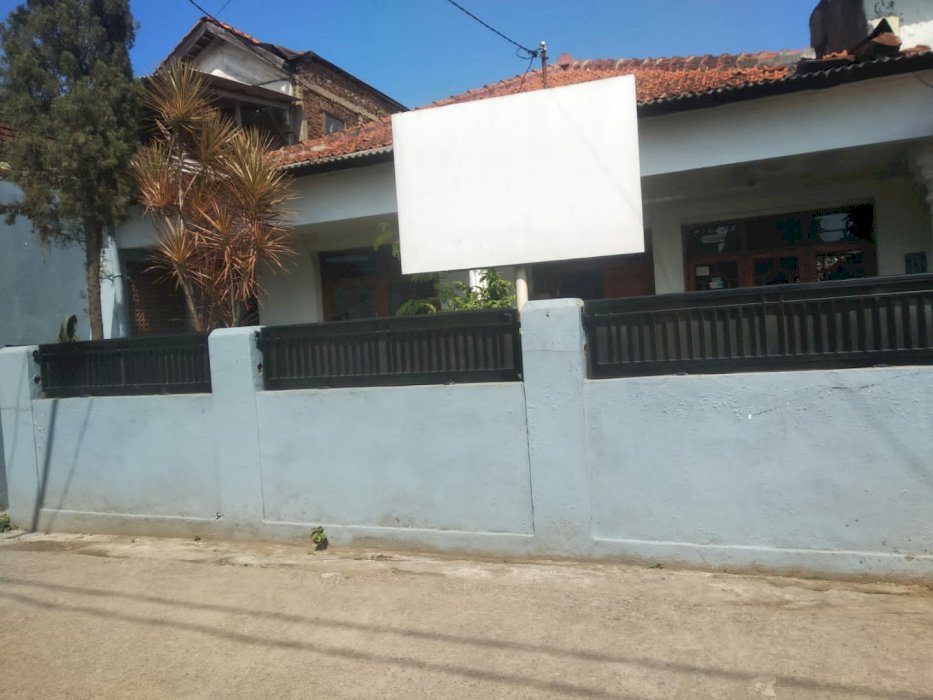 Rumah Strategis Untuk Bisnis Nyaman Untuk Tempat Tinggal