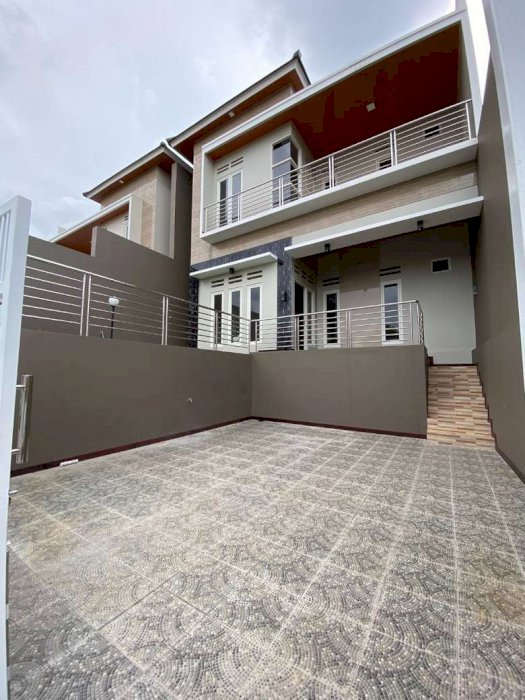 Rumah mewah baru di tengah kota Semarang