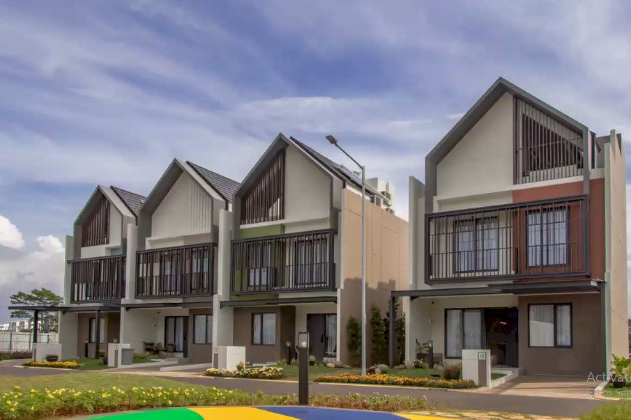 Rumah  Ada Attic Room dekat Danau Symphonia Sumarecon Serpong