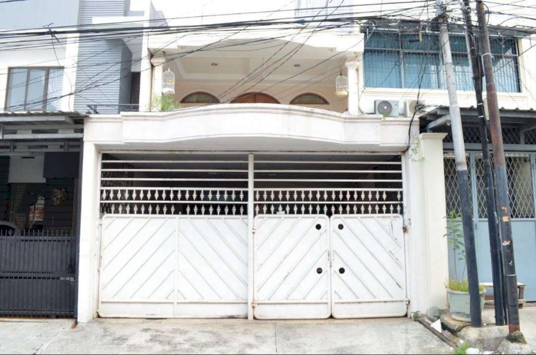 Rumah 2lt siap huni luas 5,5x23 type 3+1 Taman Sari Jakarta Barat