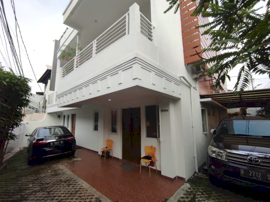 DI JUAL RUMAH MURAH 2 1/2 LANTAI,KEBAYORAN BARU JAKARTA SELATAN