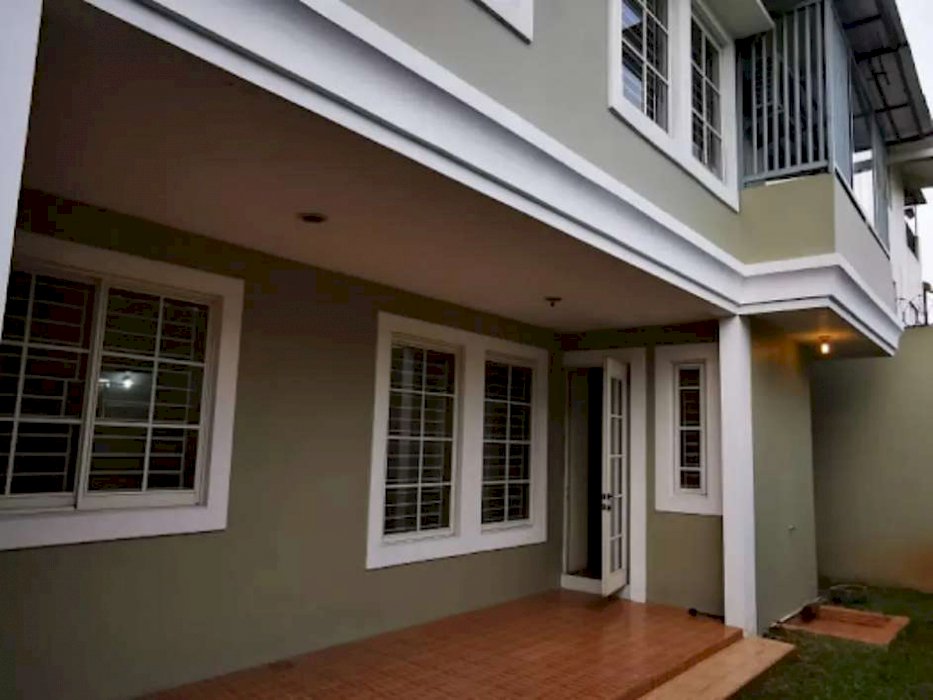 Dijual / Disewakan Rumah di Taman Mediteranian Semi Furnished