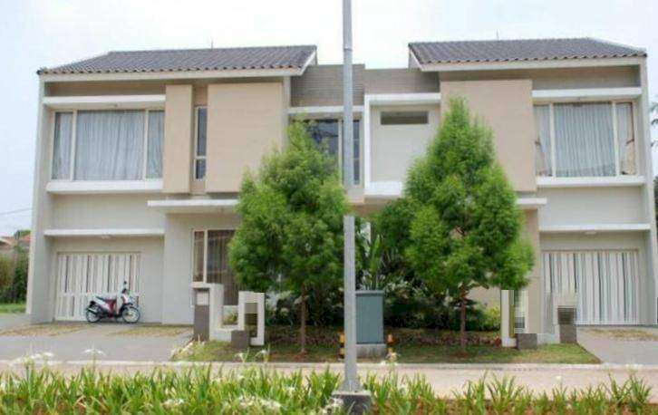 Rumah hoek 2,5 lantai siap huni luas 314m2 type 4+1KT Kebayoran Village Tangerang Selatan