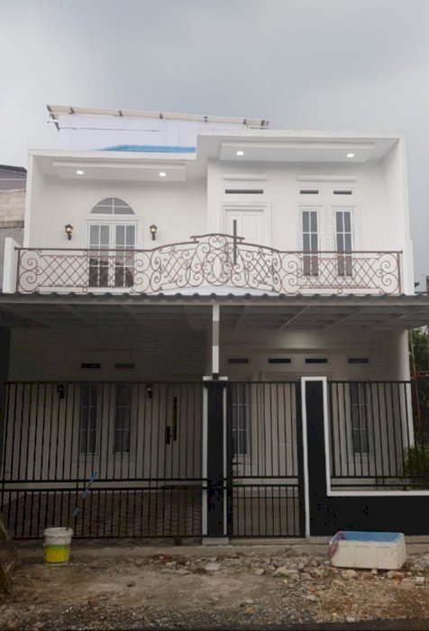 Town house lubang buaya